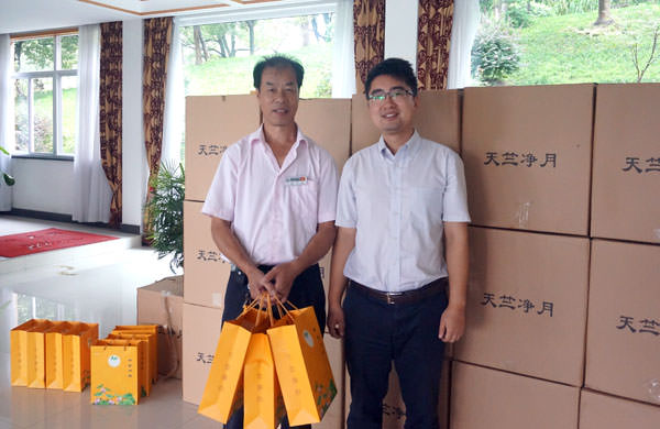 健康素月餅 傳遞關愛情—2014年西尼機電第七次“愛心工程”